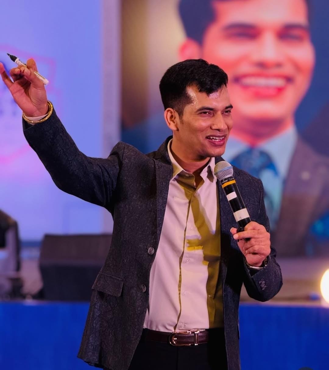 Shashish Kumar Tiwari speaking on stage