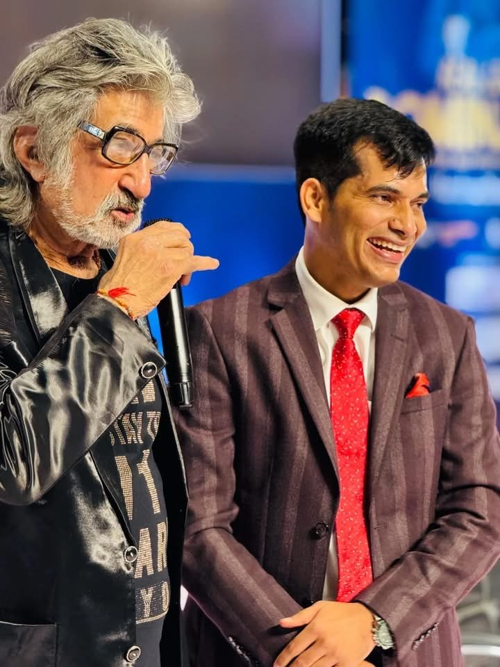 Shashish Kumar Tiwari sharing the RED stage with a distinguished guest